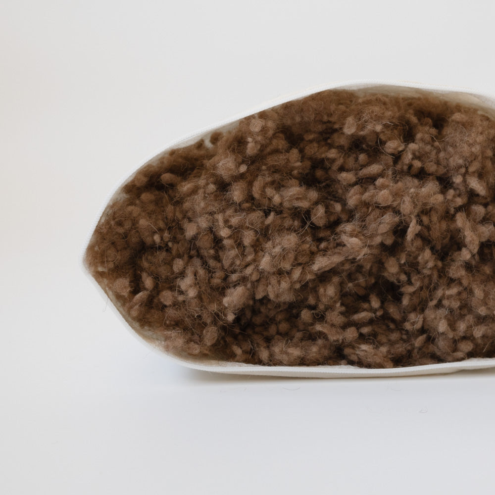 Kamelhaarkugel-Nackenkissen mit Steppbezug